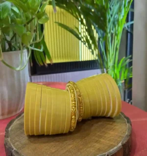 Bur dhal chooda with gold polish aanwla