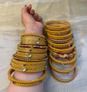 Rajputi oil painted bur dhalu chura with gold polish aanwla