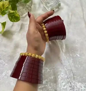 Rajwadi bur dhal chooda with gold polish aanwla