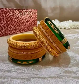 Bur dhal chooda with gold polish aanwla